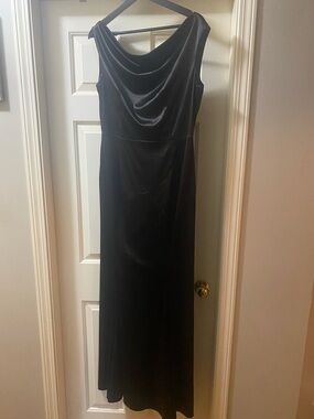 Sleeveless Black Cowl Neck Dress. Elegant 1930’s vibes